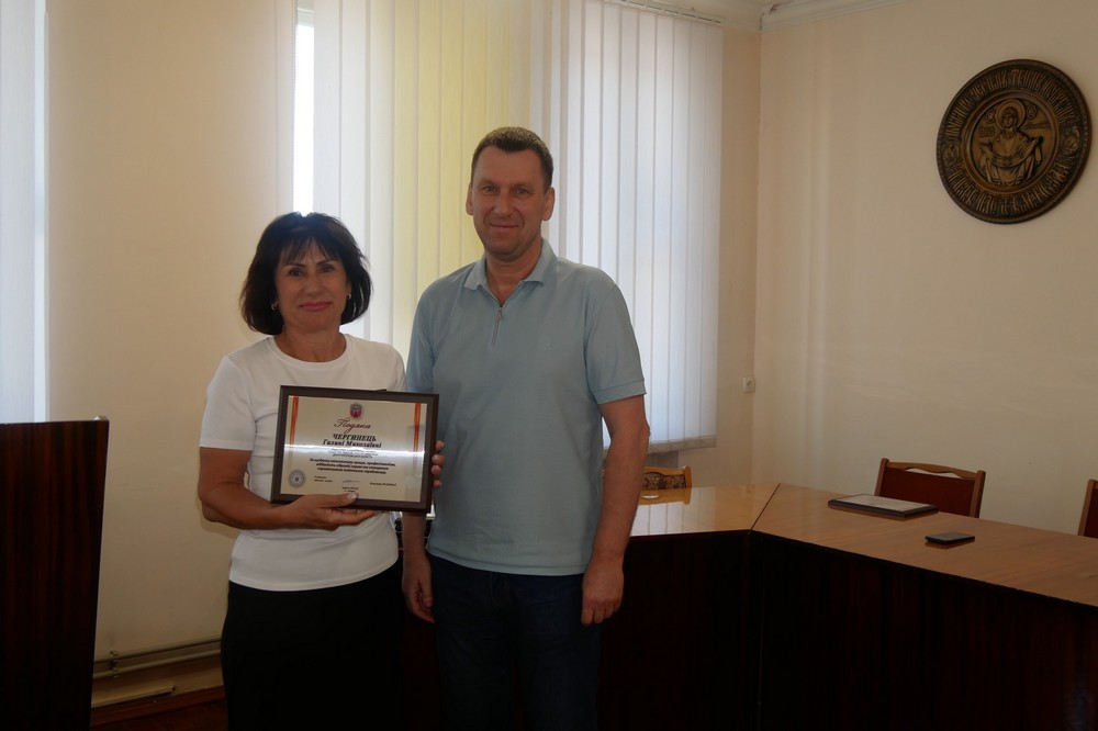 Освітяни Покрова отримали Подяки від міського голови Олександра Шаповала 5