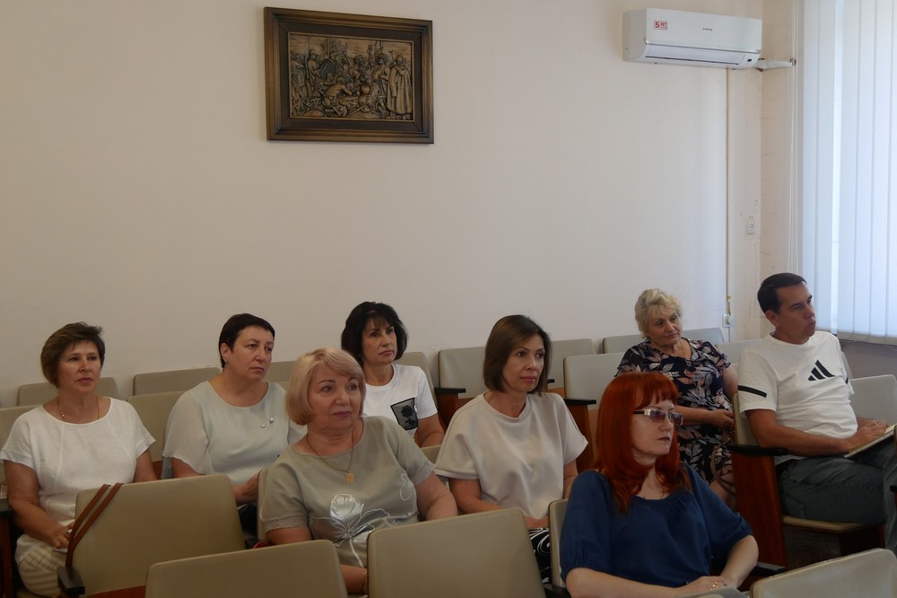 Освітяни Покрова отримали Подяки від міського голови Олександра Шаповала 6