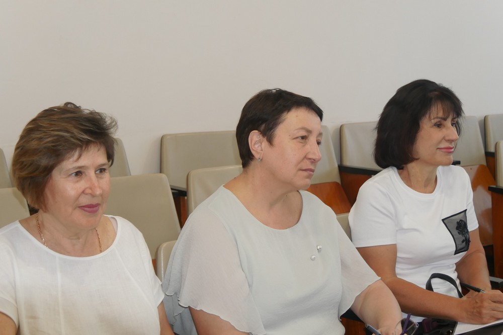 Освітяни Покрова отримали Подяки від міського голови Олександра Шаповала 8