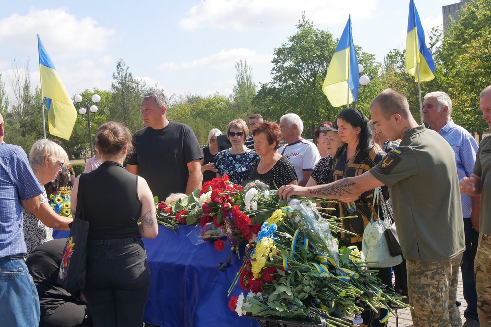 Покров сьогодні провів в останню путь полеглого Захисника (фото) 3