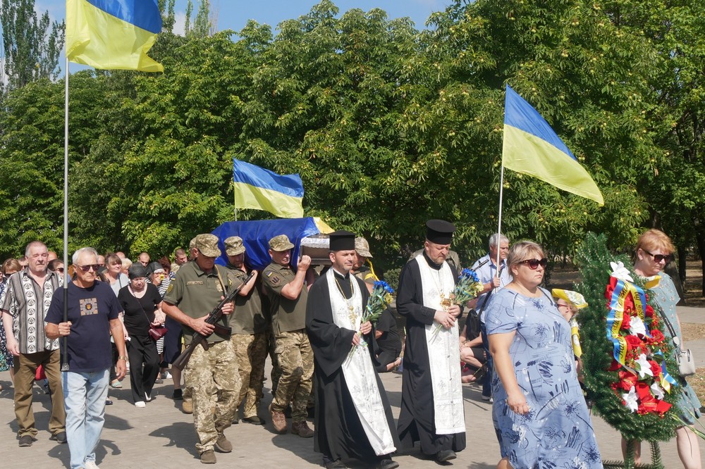 Покров сьогодні провів в останню путь полеглого Захисника (фото) 5
