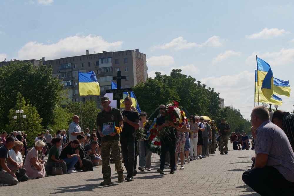 Покров сьогодні провів в останню путь полеглого Захисника (фото) 7
