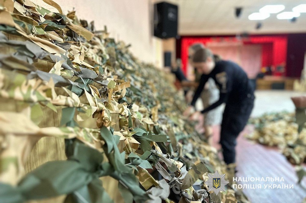 Поліцейські Нікопольщини долучилися до плетіння маскувальних сіток (фото) 5