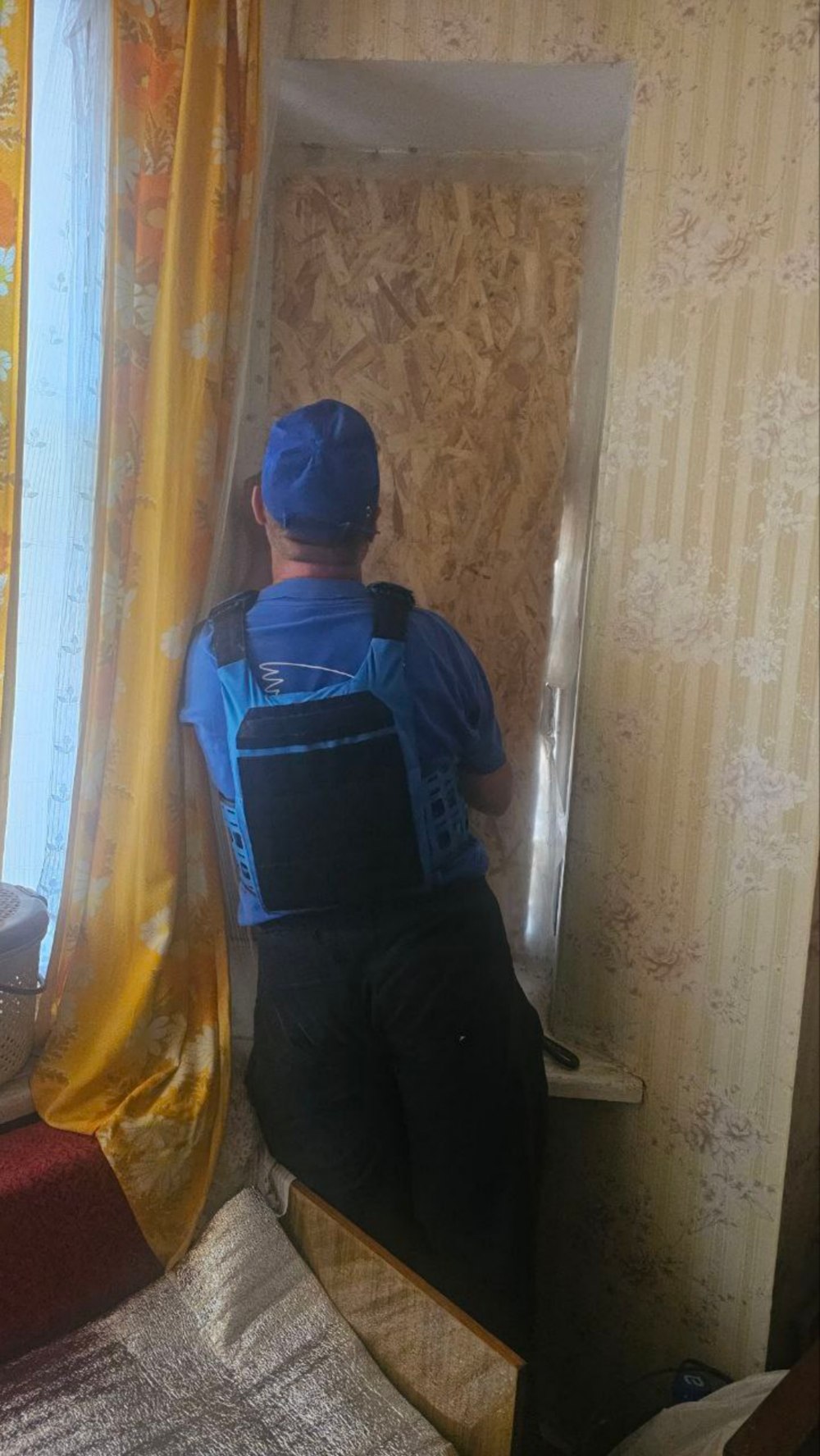 Ще 17 марганчан отримали набори для екстреного ремонту житла