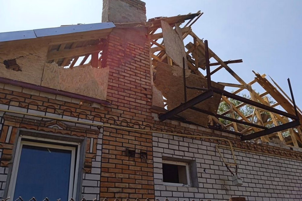 У Нікополі постраждав 20 річний хлопець, є руйнування, ворог також атакував район, Криворіжжя і Синельниківщину і (фото)