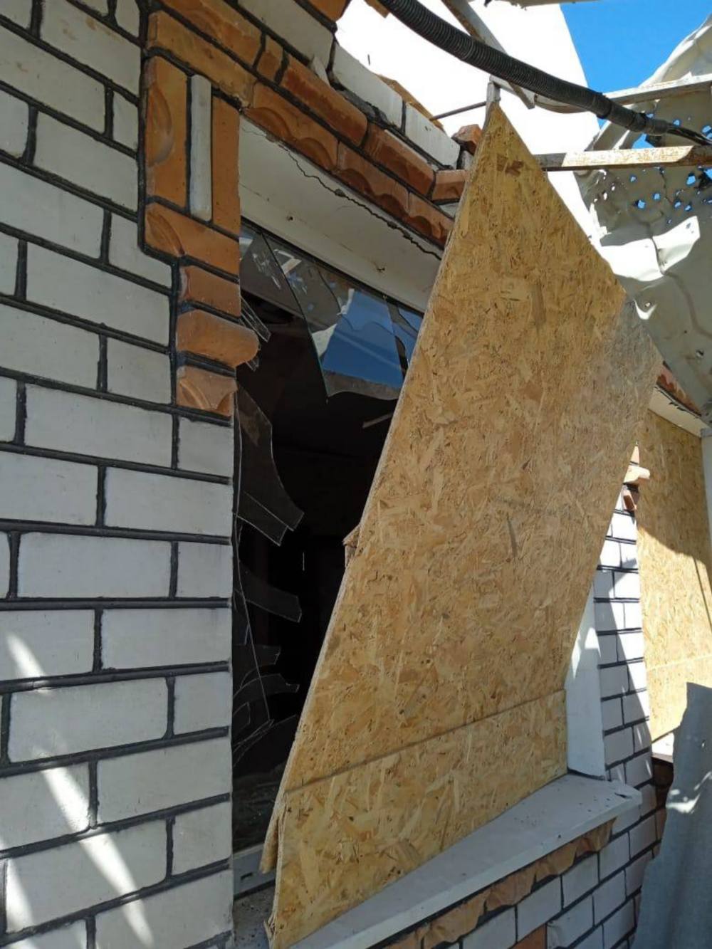 У Нікополі постраждав 20 річний хлопець, є руйнування, ворог також атакував район, Криворіжжя і Синельниківщину і (фото) 4