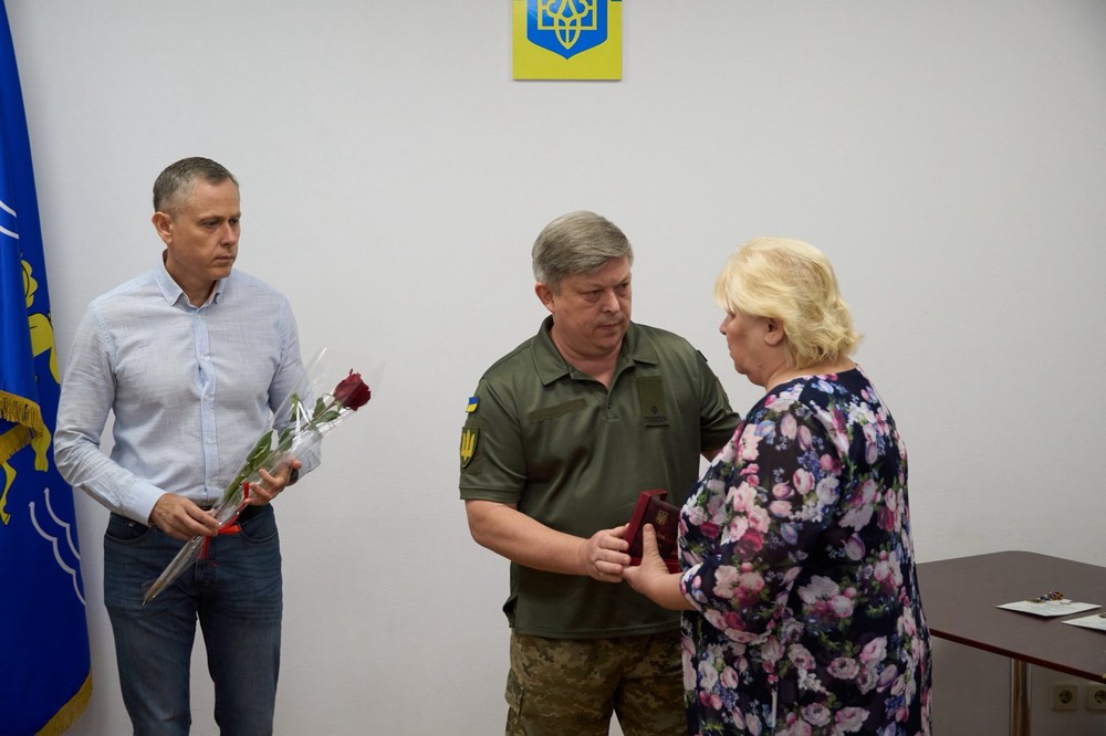 У Нікополі сьогодні нагороди вручили  державні нагороди військовим 5