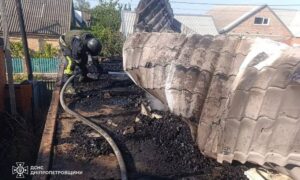 У Нікополі ворожий дрон спричинив пожежу у приватному будинку 8 серпня