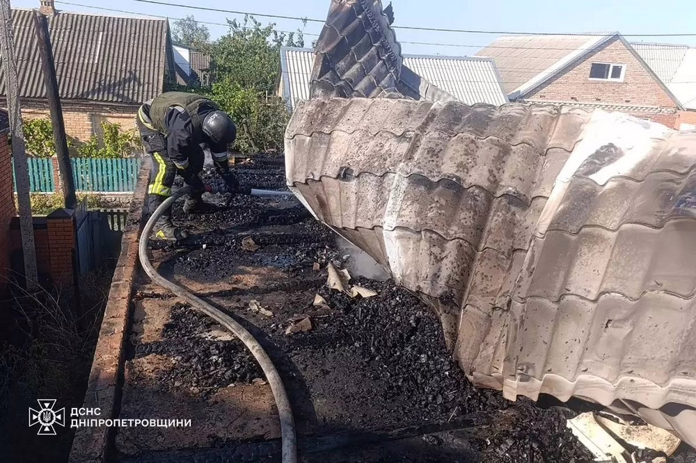 У Нікополі ворожий дрон спричинив пожежу у приватному будинку 8 серпня