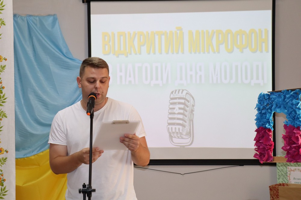 У бібліотеці Покрова провели поетичний мікрофон (фото) 12