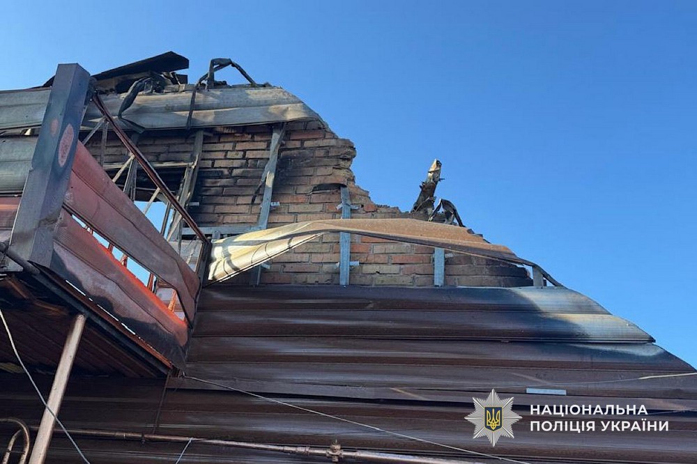 Ворог вдарив дроном по автівках у Нікополі 3