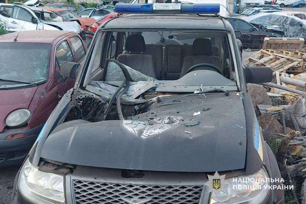 Ворог вдарив дроном по автівках у Нікополі 7
