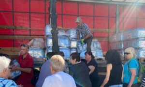 Жителям Марганецької громади видали понад 6 тисяч пляшок питної бутильованої води