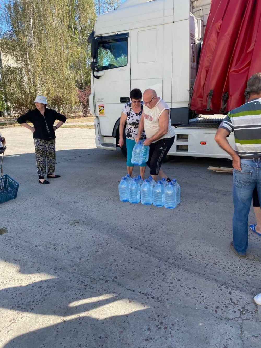 Жителям Марганецької громади видали понад 6 тисяч пляшок питної бутильованої води 2