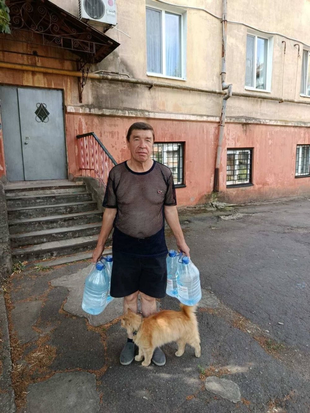 Жителям Марганецької громади видали понад 9 тисяч пляшок води 7