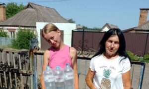  Жителям Марганецької громади видали понад 9 тисяч пляшок води 8