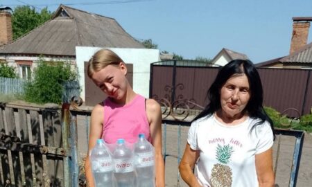  Жителям Марганецької громади видали понад 9 тисяч пляшок води 8
