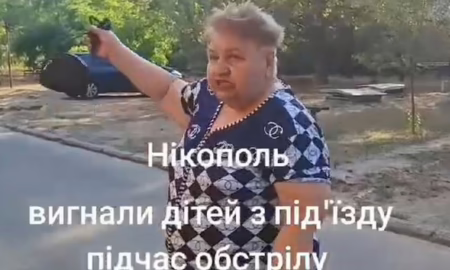 У Нікополі жінок з дітьми вигнали з під’їзду, де вони хотіли сховатися під час обстрілу (відео)