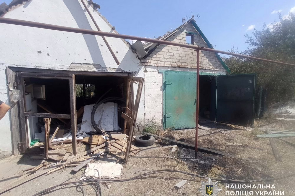 наслідки обстрілів Нікополя і області зафіксували поліцейські