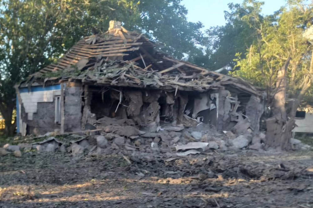Стало відомо, у якому стані діти, яких дістали з-під завалів розбомбленого будинку на Дніпропетровщині