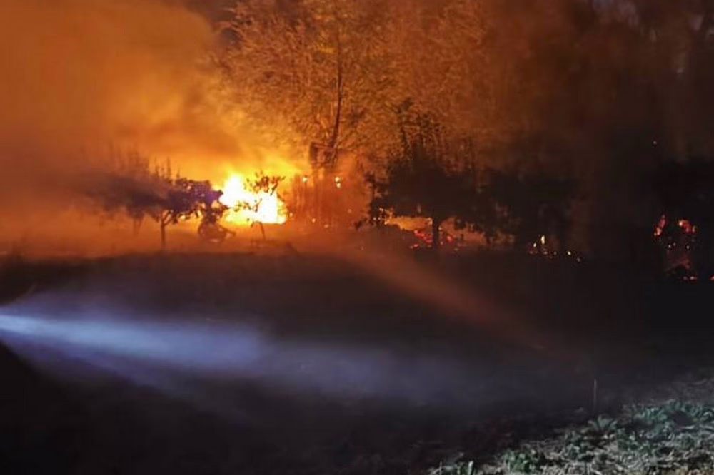 У Нікополі побито багатоквартирні будинки, сталися пожежі, на Синельниківщині троє поранених внаслідок атаки дронами