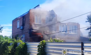 Понад 70 обстрілів Нікополя і району за добу, на Синельниківщині є поранені, багато руйнувань, сталися пожежі (фото)