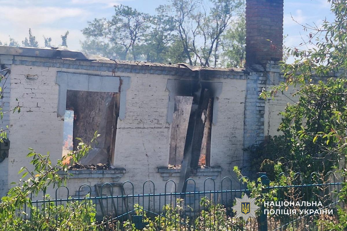 Понад 70 обстрілів Нікополя і району за добу, на Синельниківщині є поранені, багато руйнувань, сталися пожежі (фото)