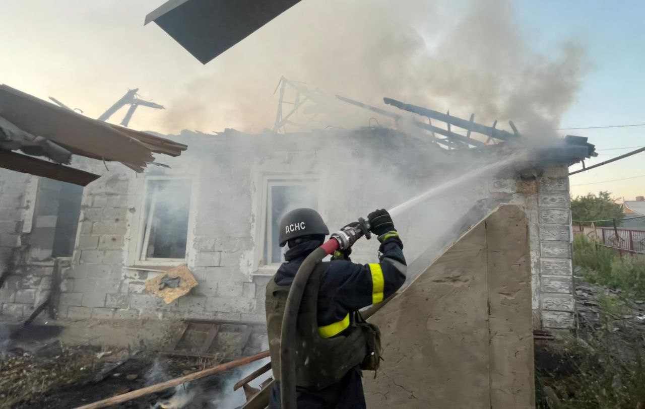 Ворог атакував Нікопольщину і Синельниківщину: сталася пожежа, є руйнування (фото)