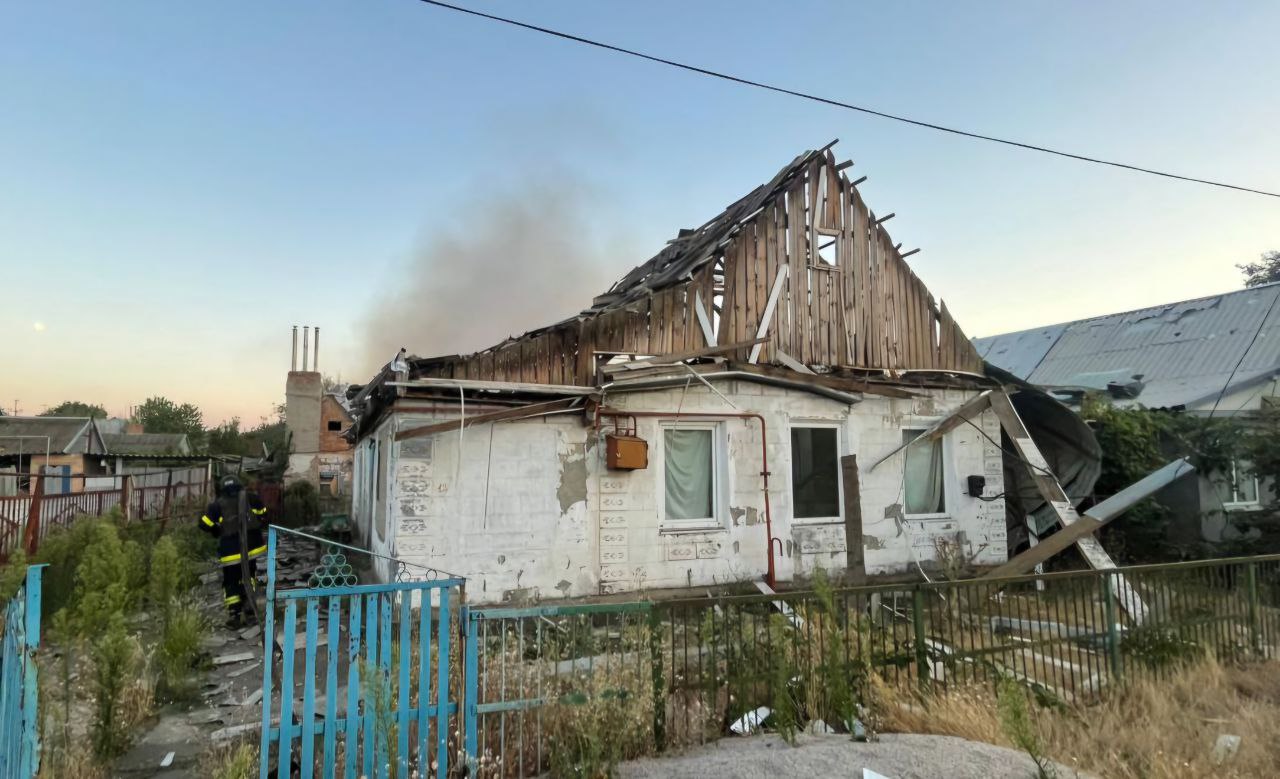 Ворог атакував Нікопольщину і Синельниківщину: сталася пожежа, є руйнування (фото)