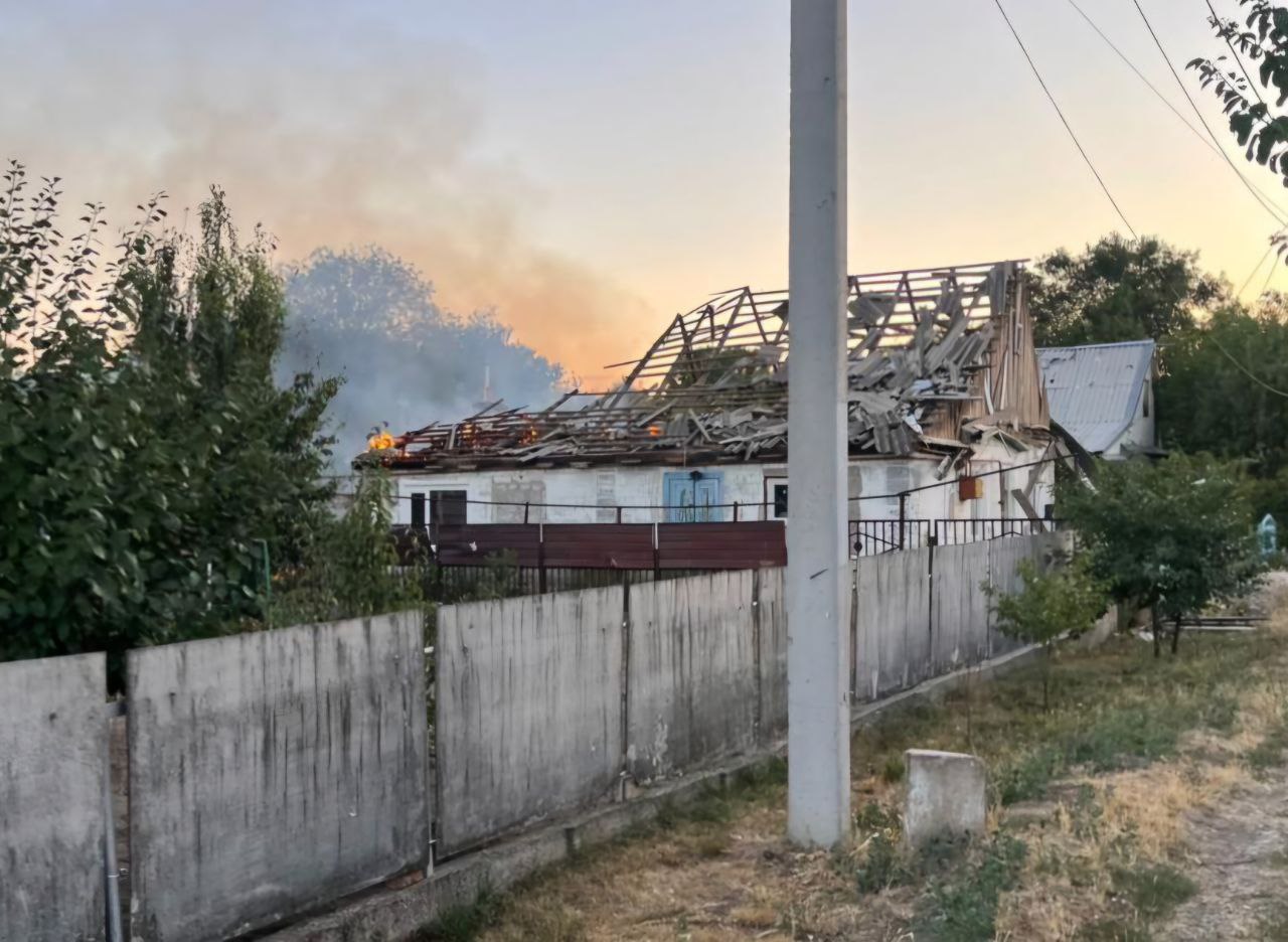 Ворог атакував Нікопольщину і Синельниківщину: сталася пожежа, є руйнування (фото)