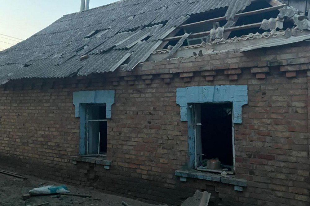 У Нікополі побито гуртожиток, сталася пожежа, під обстрілами був і район, а також Криворіжжя (фото)