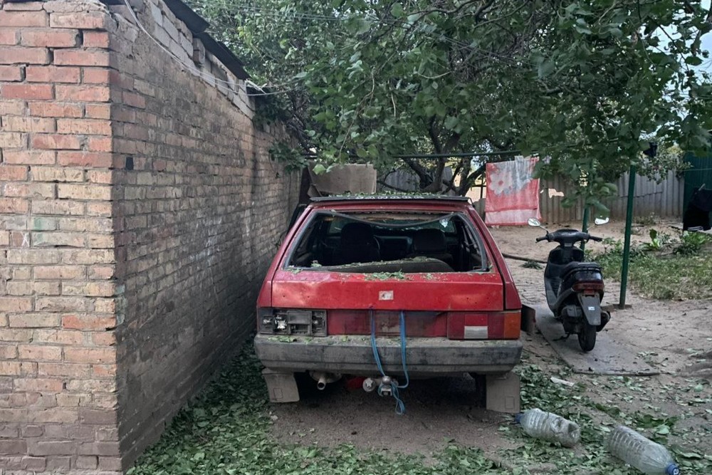 У Нікополі побито гуртожиток, сталася пожежа, під обстрілами був і район, а також Криворіжжя (фото)