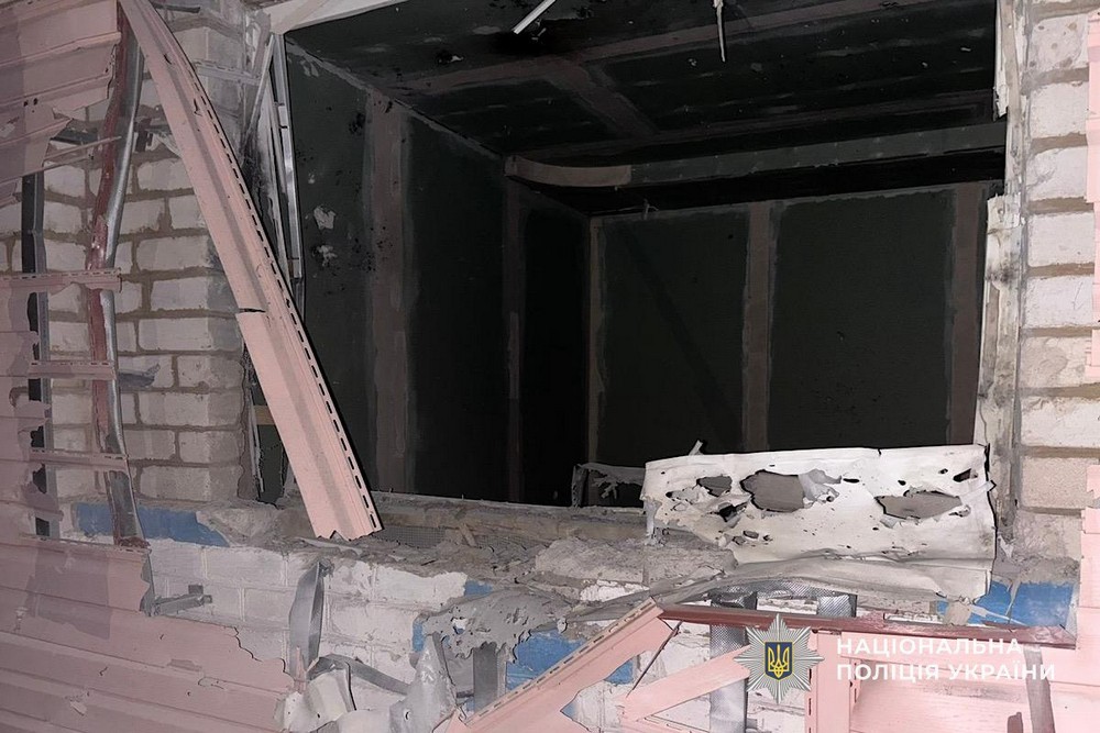 Ворог здійснив близько 100 ударів по Нікопольщині, обстріляв Синельниківщину – поранено поліцейського