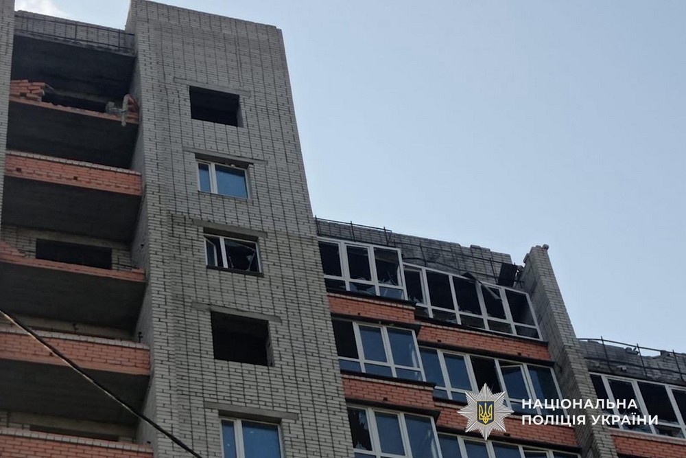 Ворог здійснив близько 100 ударів по Нікопольщині, обстріляв Синельниківщину – поранено поліцейського
