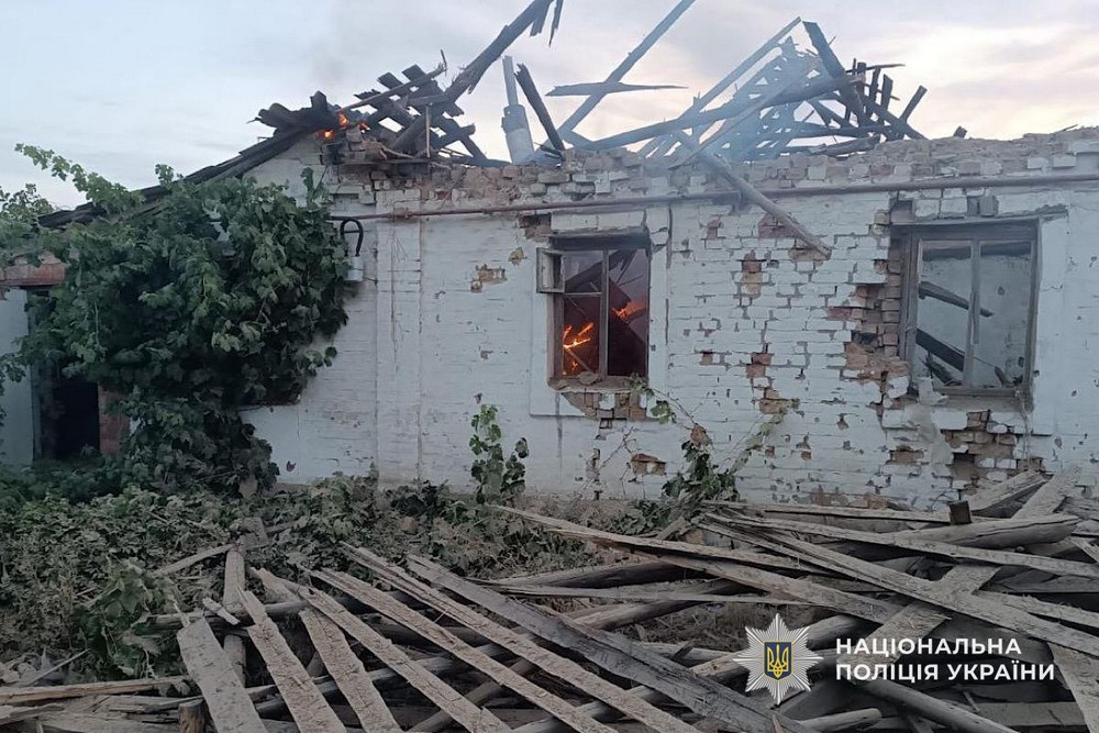 Ворог здійснив близько 100 ударів по Нікопольщині, обстріляв Синельниківщину – поранено поліцейського