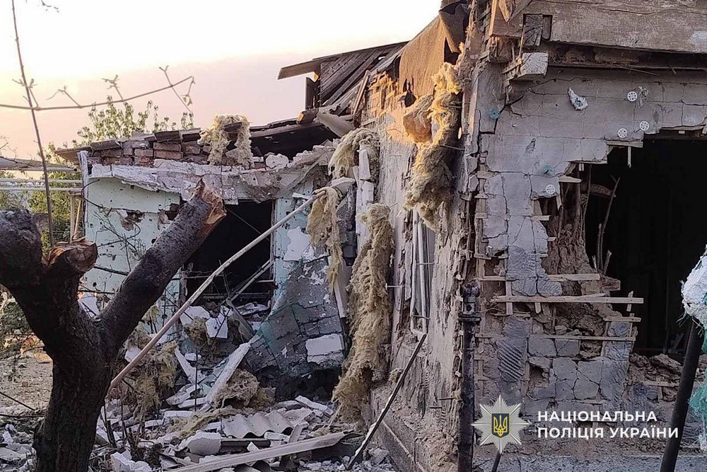 Ворог здійснив близько 100 ударів по Нікопольщині, обстріляв Синельниківщину – поранено поліцейського
