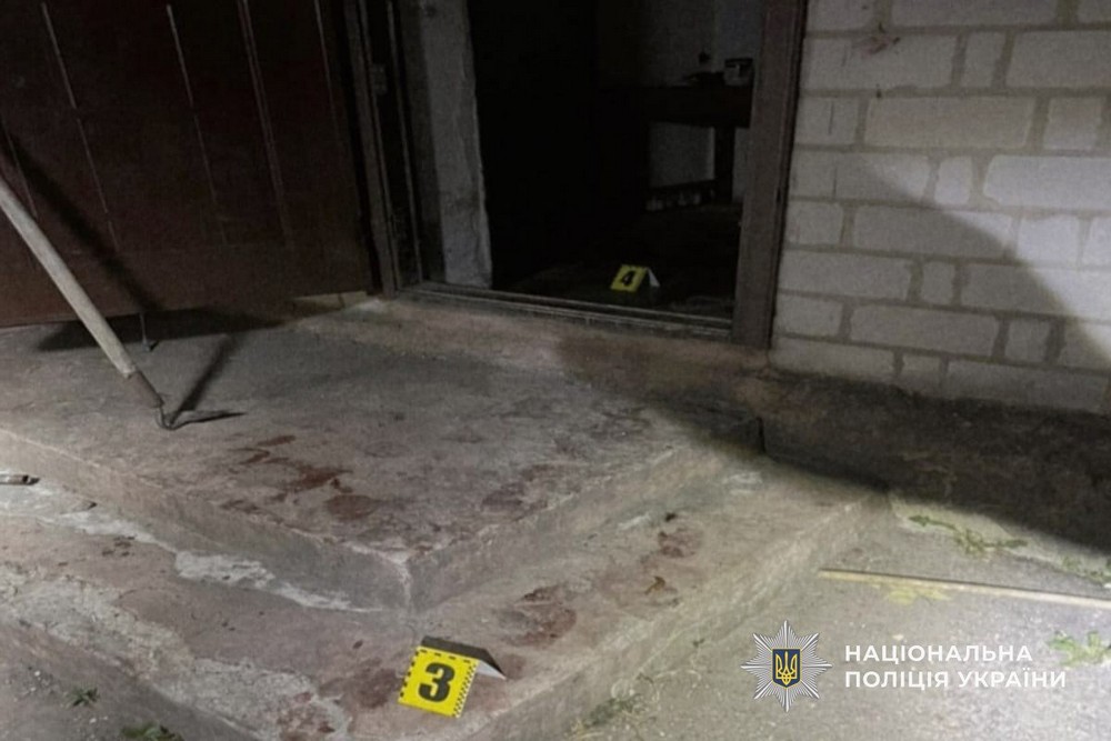 Подвійне вбивство на Дніпропетровщині сталося через ревнощі. Підозрюваного вже затримали.