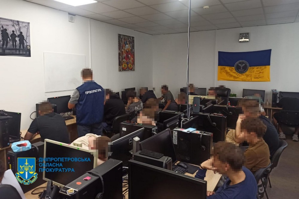 Шахрайські кол-центри діяли у Нікополі, Дніпрі, Кривому Розі, Самарі, Кам’янському: на Дніпропетровщині провели спецоперацію