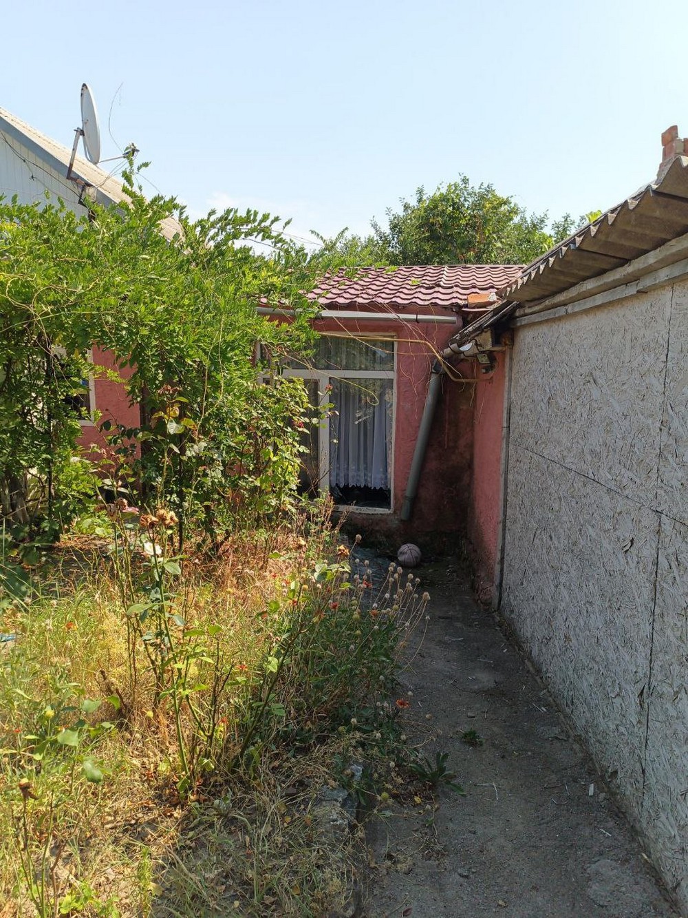 На Нікопольщині троє поранених і руйнування, також поранено жінку у Синельниківському району – ворог продовжував тероризувати область 8 серпня