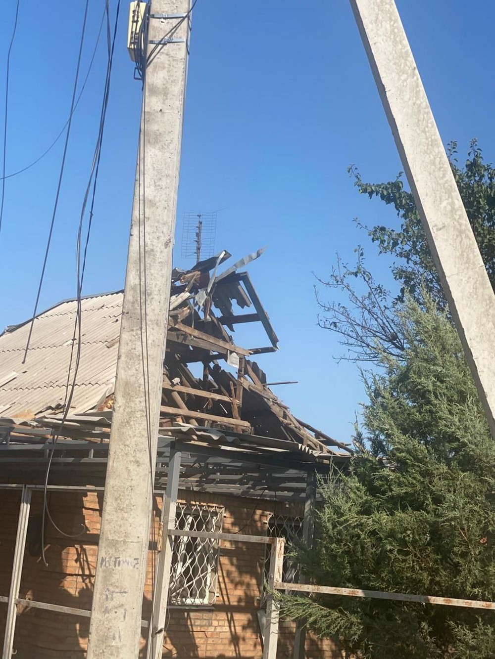 На Нікопольщині троє поранених і руйнування, також поранено жінку у Синельниківському району – ворог продовжував тероризувати область 8 серпня