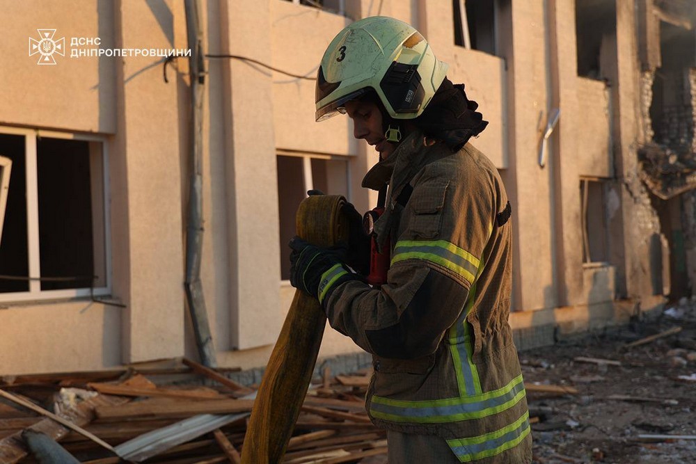 Окупанти зруйнували вокзал на Дніпропетровщині: скасовано потяги (фото, відео)