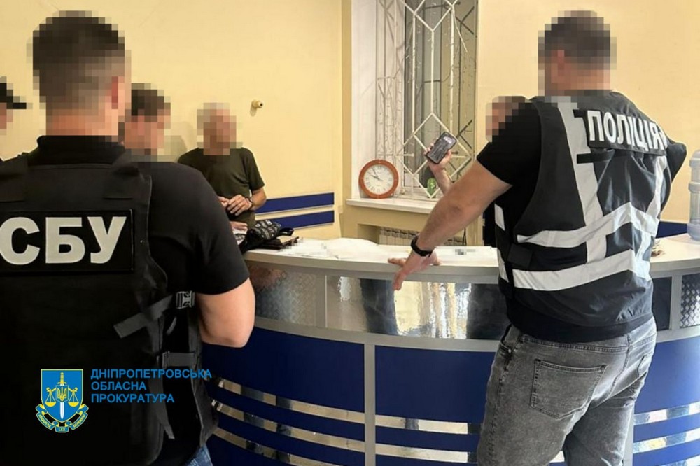 Як на Дніпропетровщині поліцейський організував схему збуту наркотиків