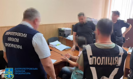 На Дніпропетровщині поліцейський організував схему збуту наркотиків під виглядом допомоги
