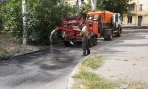 У Нікополі ремонтують дороги біля багатоповерхівок (фото)