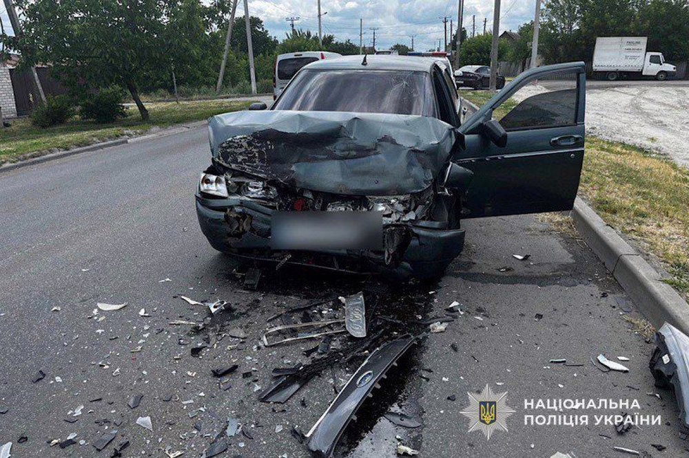 У стані алкогольного і наркотичного сп’яніння, без прав, з дитиною в салоні, виїхав на зустрічну смугу: судитимуть винуватця ДТП на Дніпропетровщині