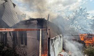 У Нікополі ворог пошкодив комунальне підприємство, сталися пожежі, під обстрілами був і район, у Межівській громаді дістали тіло жінки з-під завалів