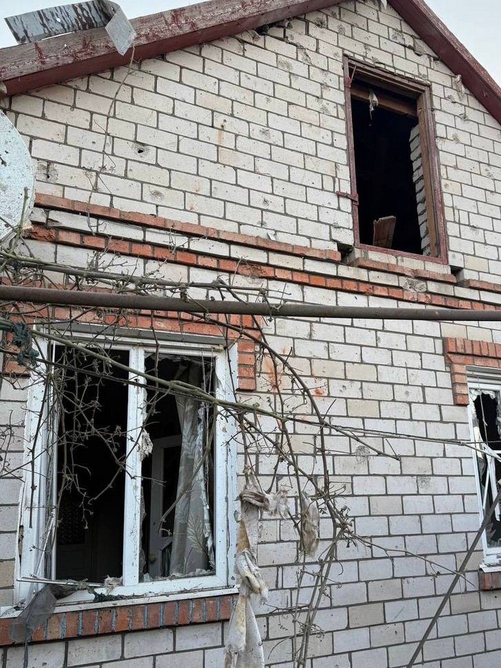 Фото наслідків обстрілів Нікополя