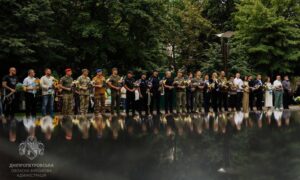 У Дніпрі у День Незалежності вшанували пам’ять Героїв, полеглих за Україну (фото)