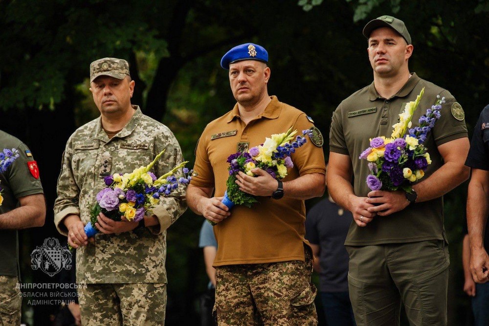 У Дніпрі у День Незалежності вшанували пам’ять Героїв: фото