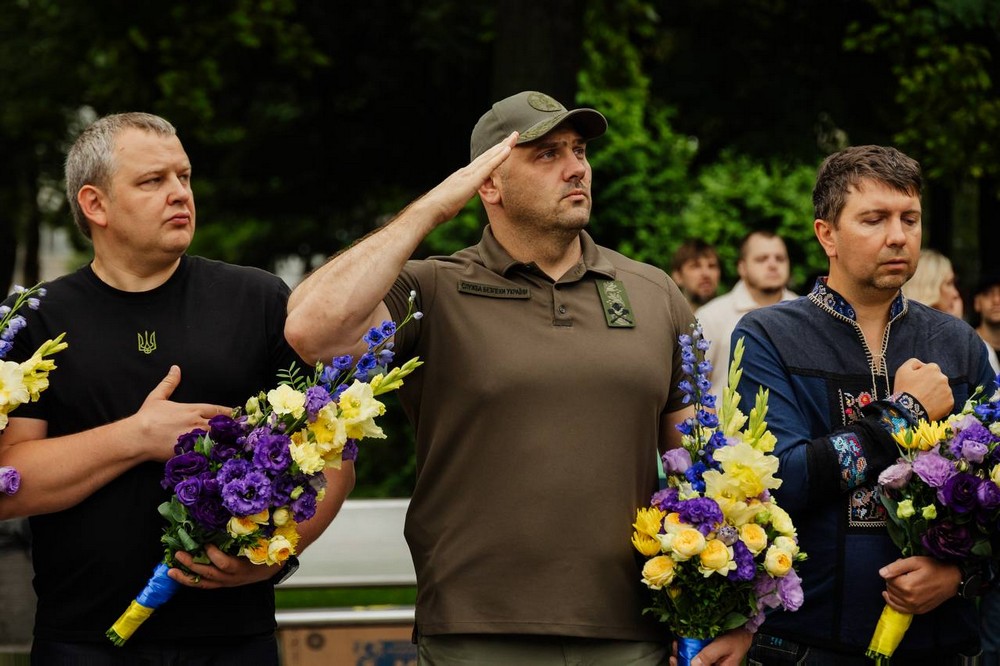 У Дніпрі у День Незалежності вшанували пам’ять Героїв, полеглих за Україну (фото)